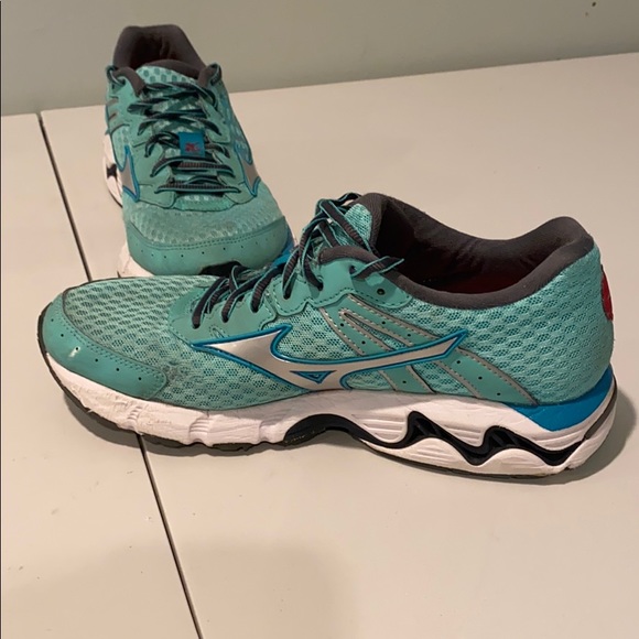 Mizuno Women’s Size 8.5 - Picture 6 of 7